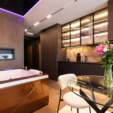 Native Wita Stwosza 24 Jacuzzi Apartamento *